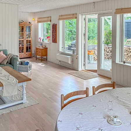 2 Bedroom Lovely In 펜션