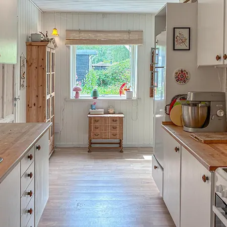 2 Bedroom Lovely In *